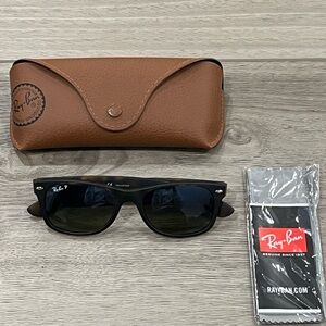 Ray-Ban “New Wayfarer” Classic Matte Polarized 52-18 RB2132 Sunglasses